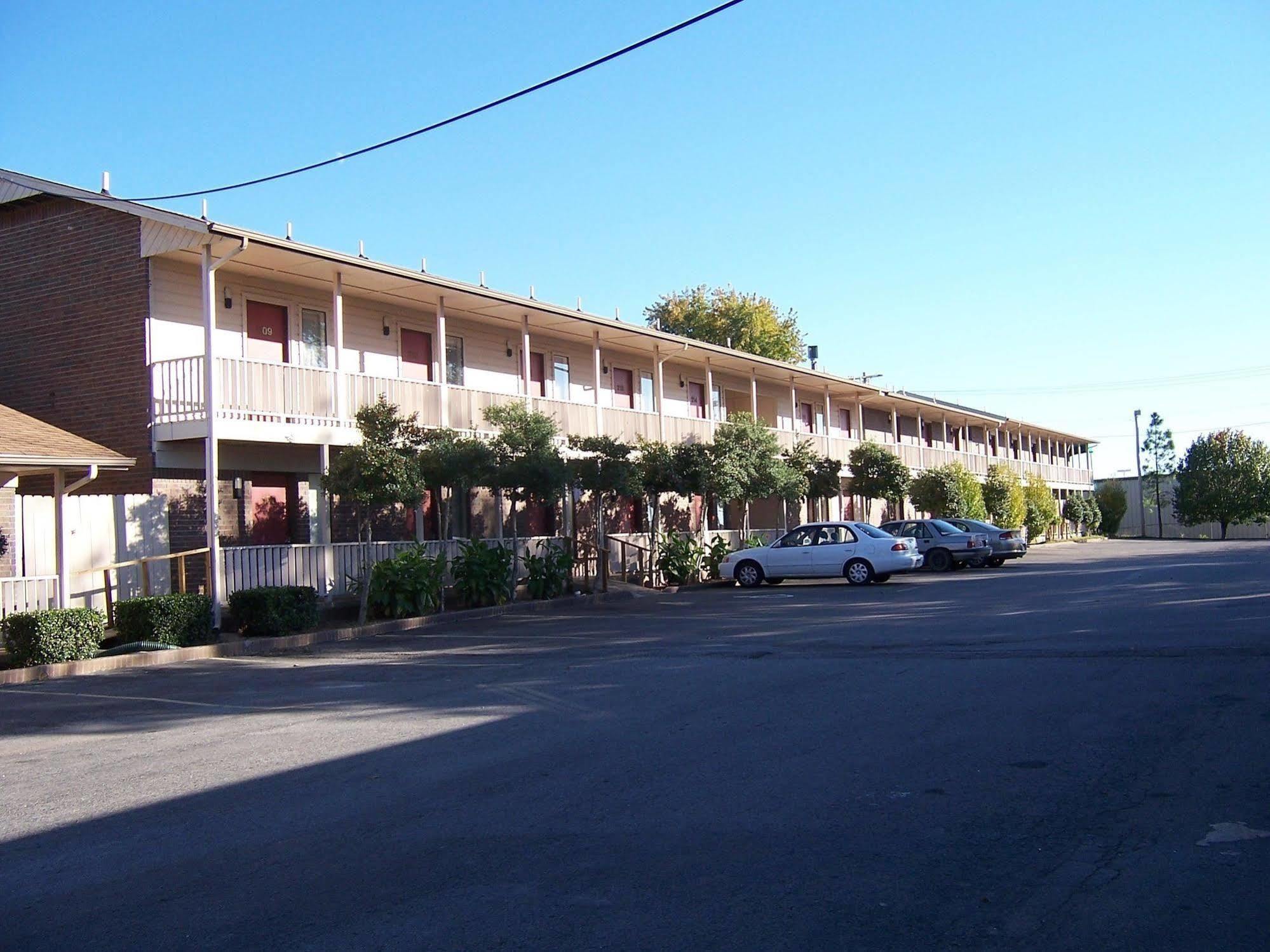 Oak Hill Inn And Suites Tahlequah Exterior foto
