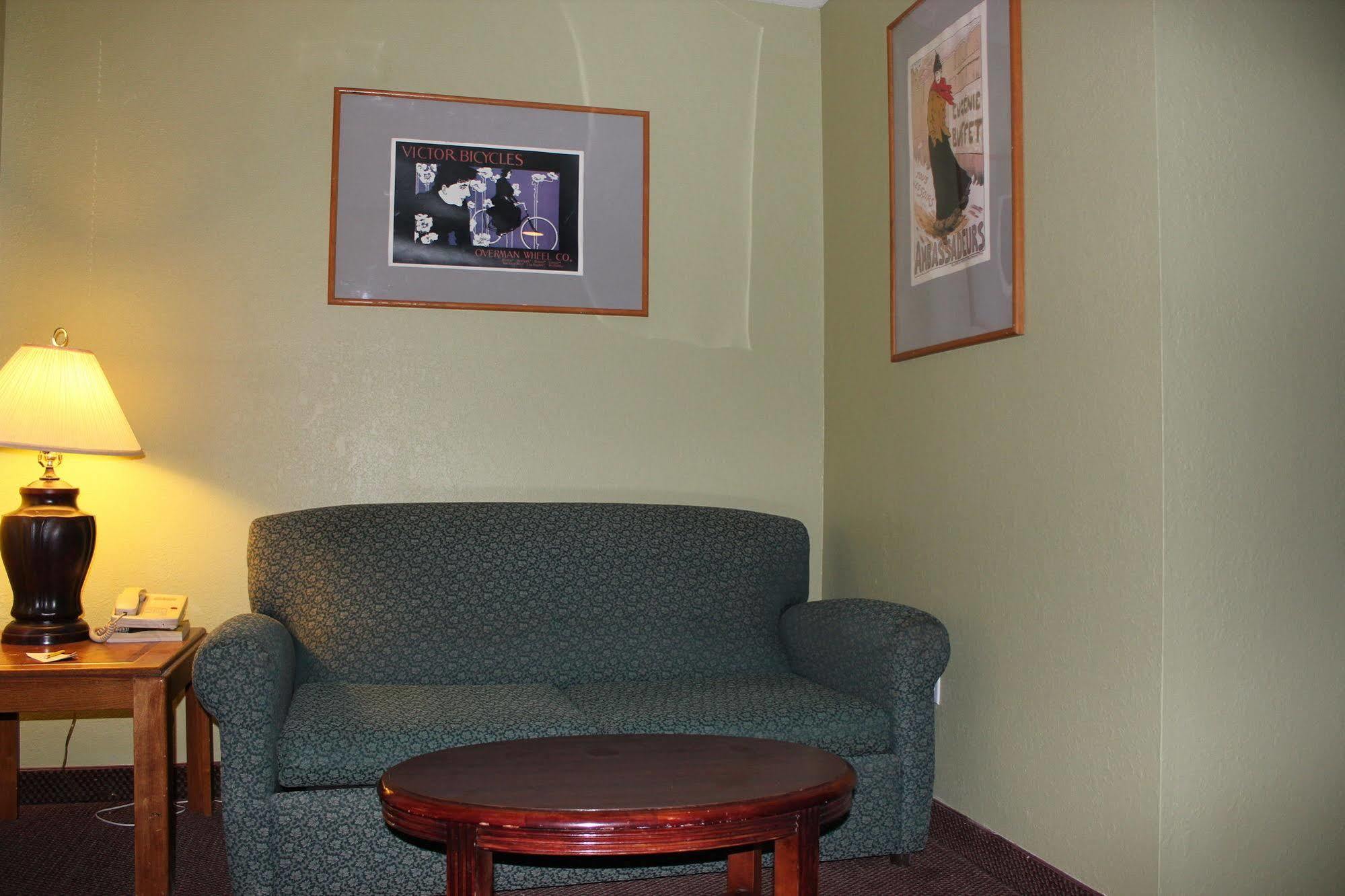 Oak Hill Inn And Suites Tahlequah Exterior foto